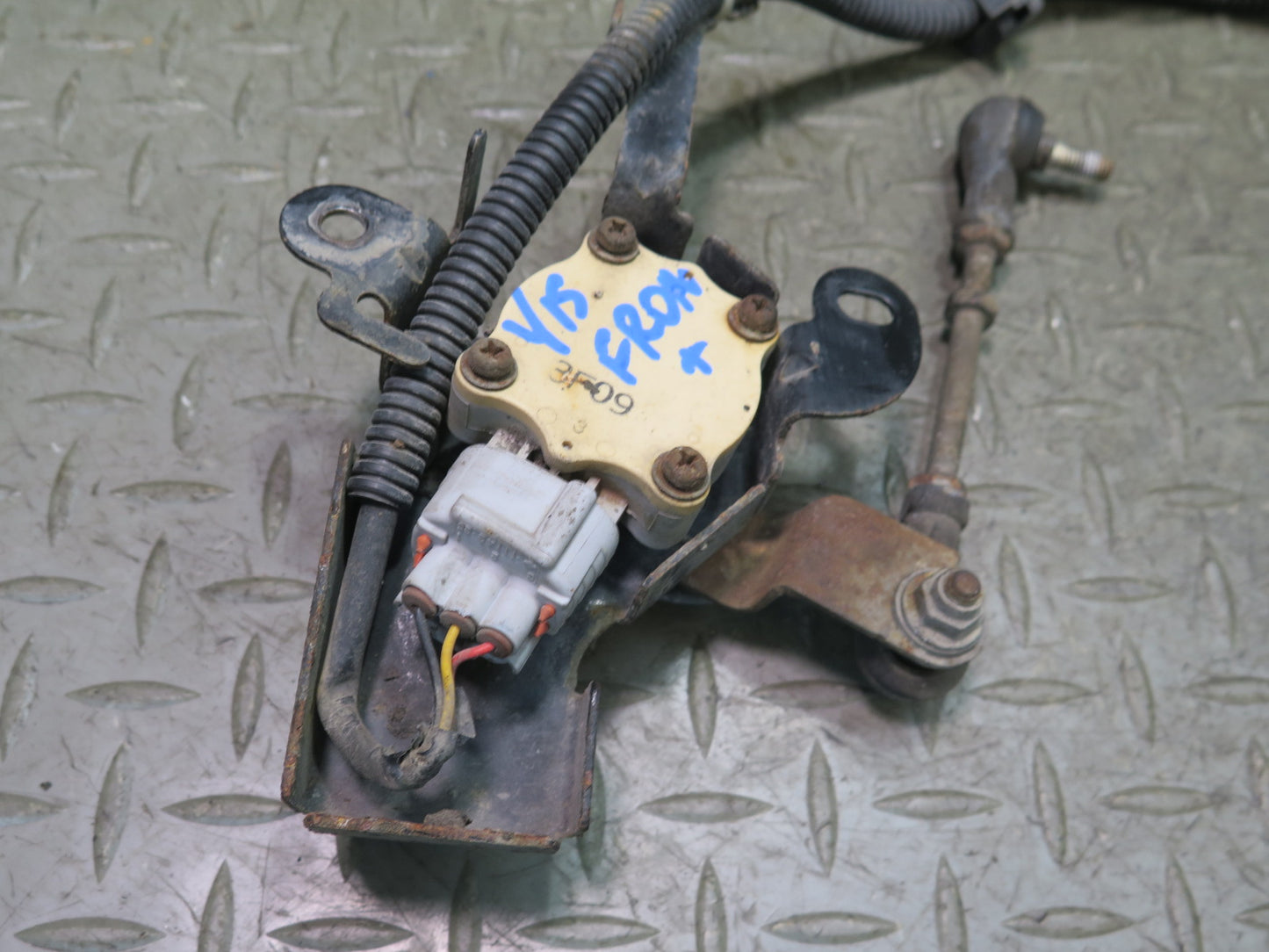 01-05 Lexus JCE10L IS300 Front Suspension Height Sensor OEM
