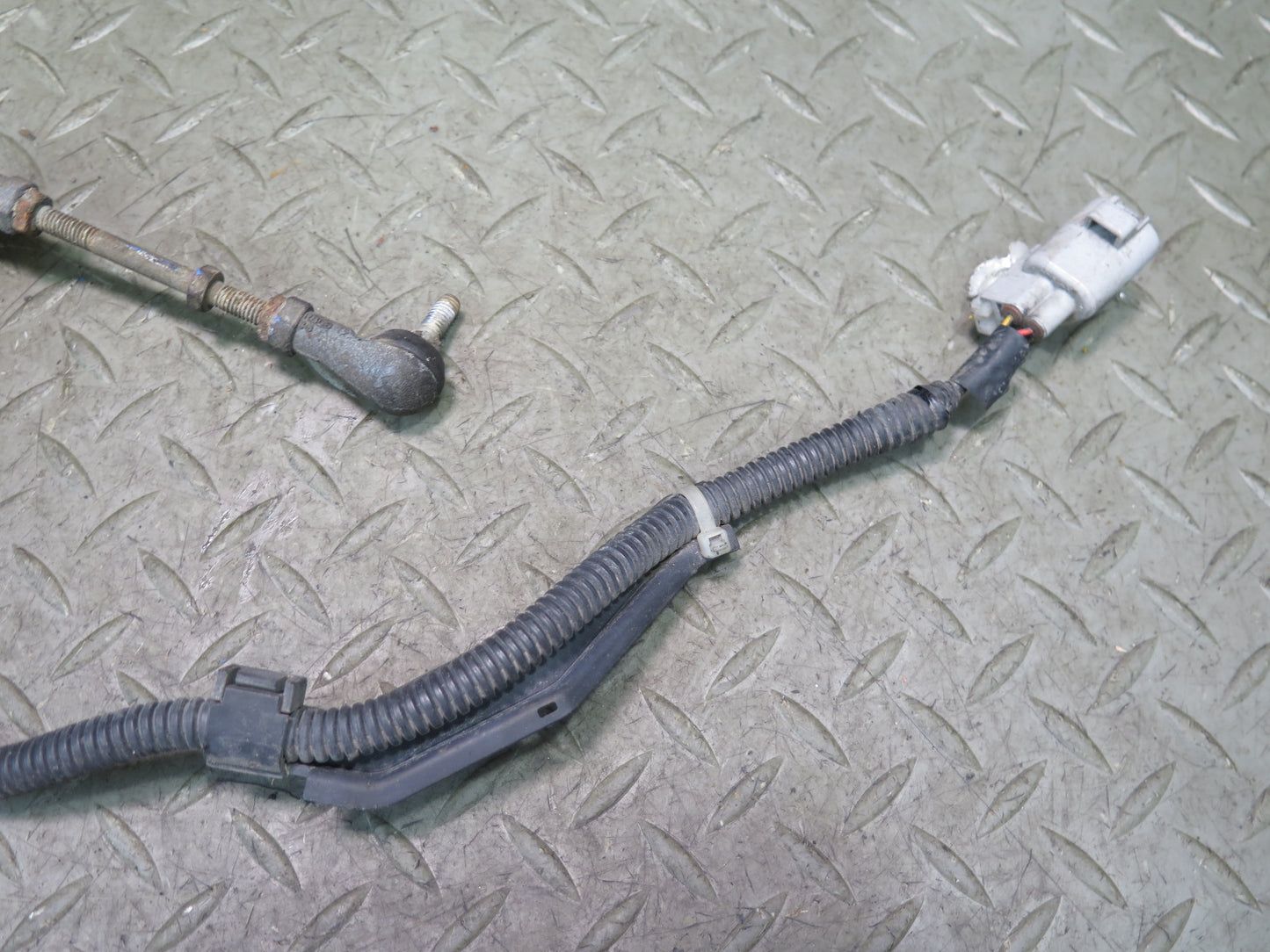 01-05 Lexus JCE10L IS300 Front Suspension Height Sensor OEM