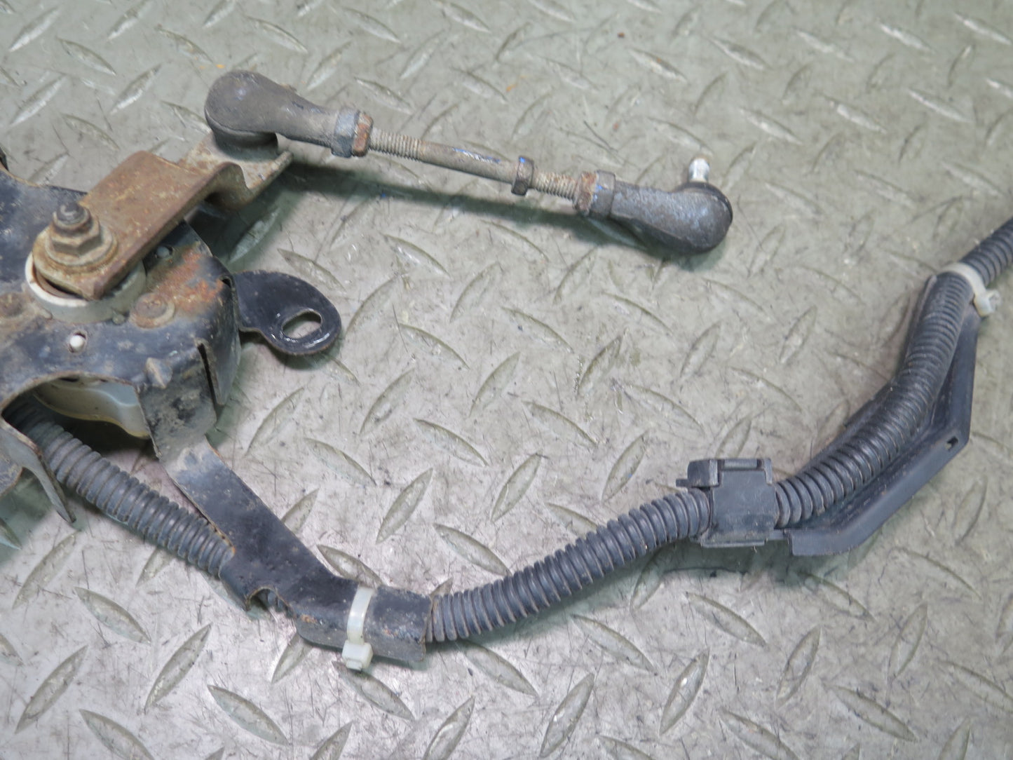 01-05 Lexus JCE10L IS300 Front Suspension Height Sensor OEM