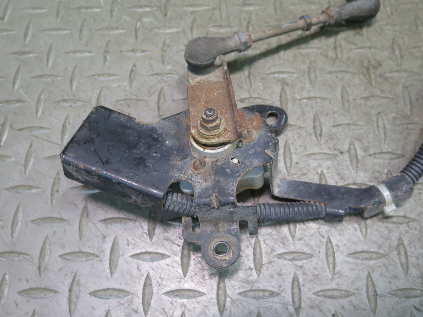 01-05 Lexus JCE10L IS300 Front Suspension Height Sensor OEM
