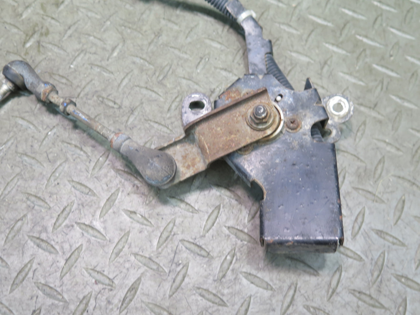 01-05 Lexus JCE10L IS300 Front Suspension Height Sensor OEM
