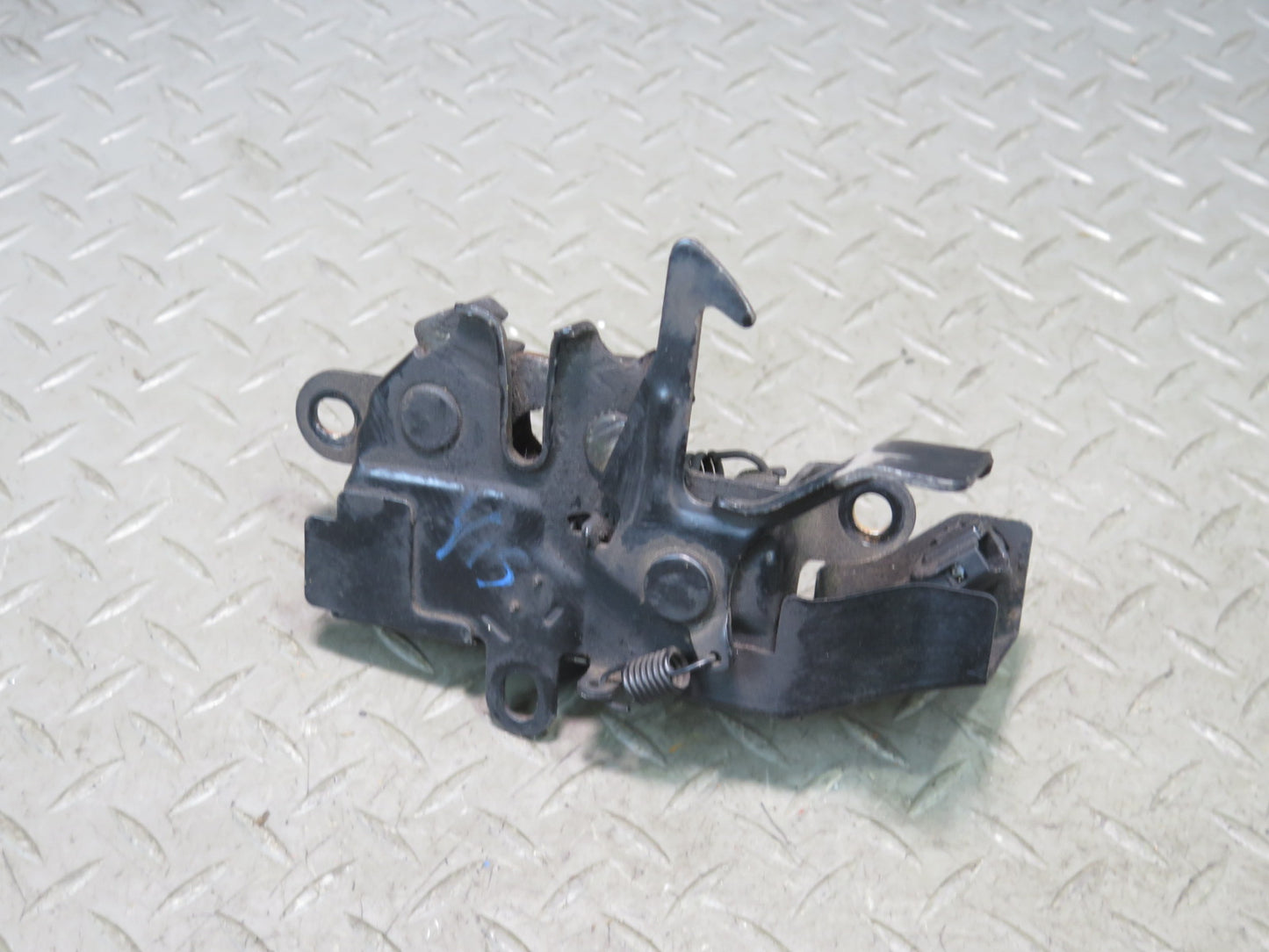 01-05 Lexus JCE10L IS300 Front Hood Lock Latch OEM