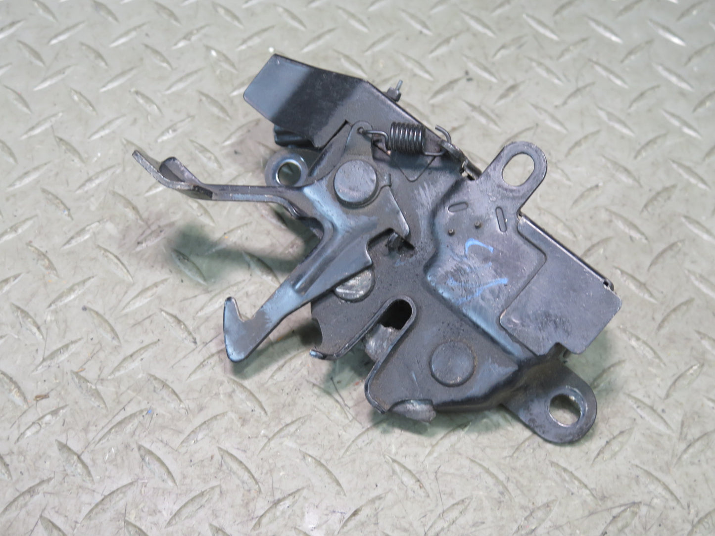 01-05 Lexus JCE10L IS300 Front Hood Lock Latch OEM