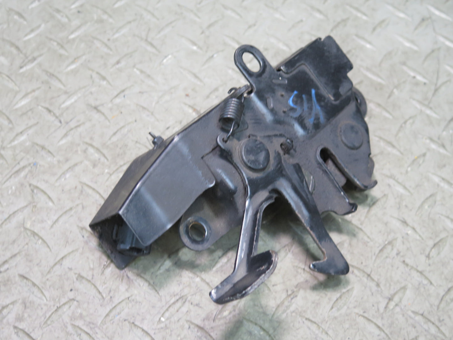 01-05 Lexus JCE10L IS300 Front Hood Lock Latch OEM