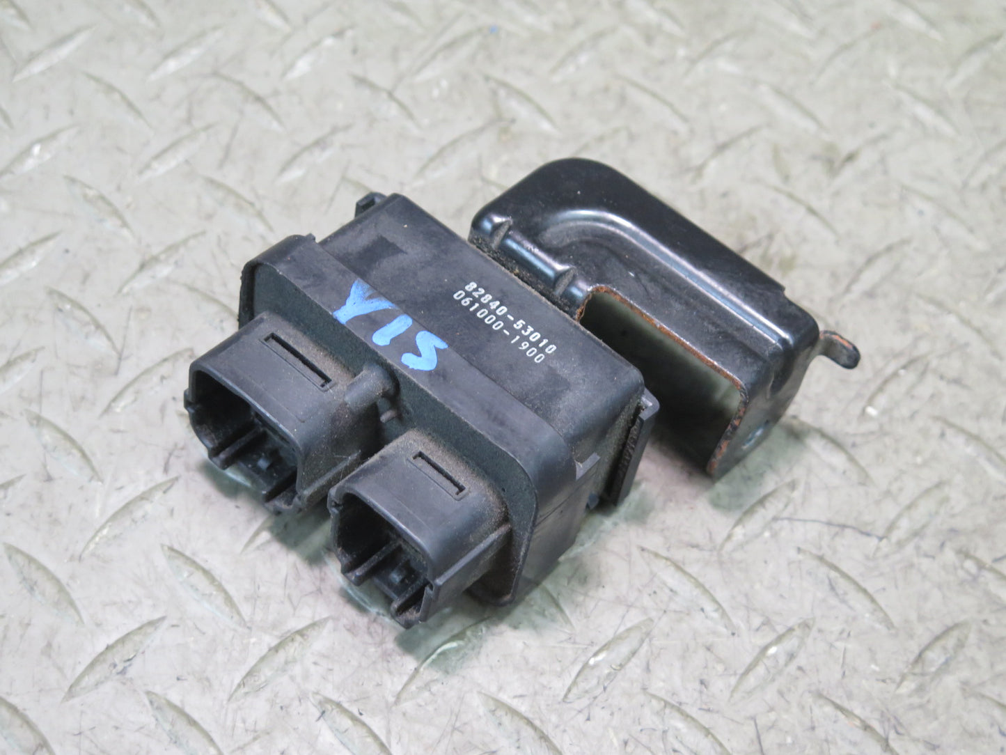 01-05 Lexus JCE10L IS300 Daytime Running Light Relay 82840-53010 OEM