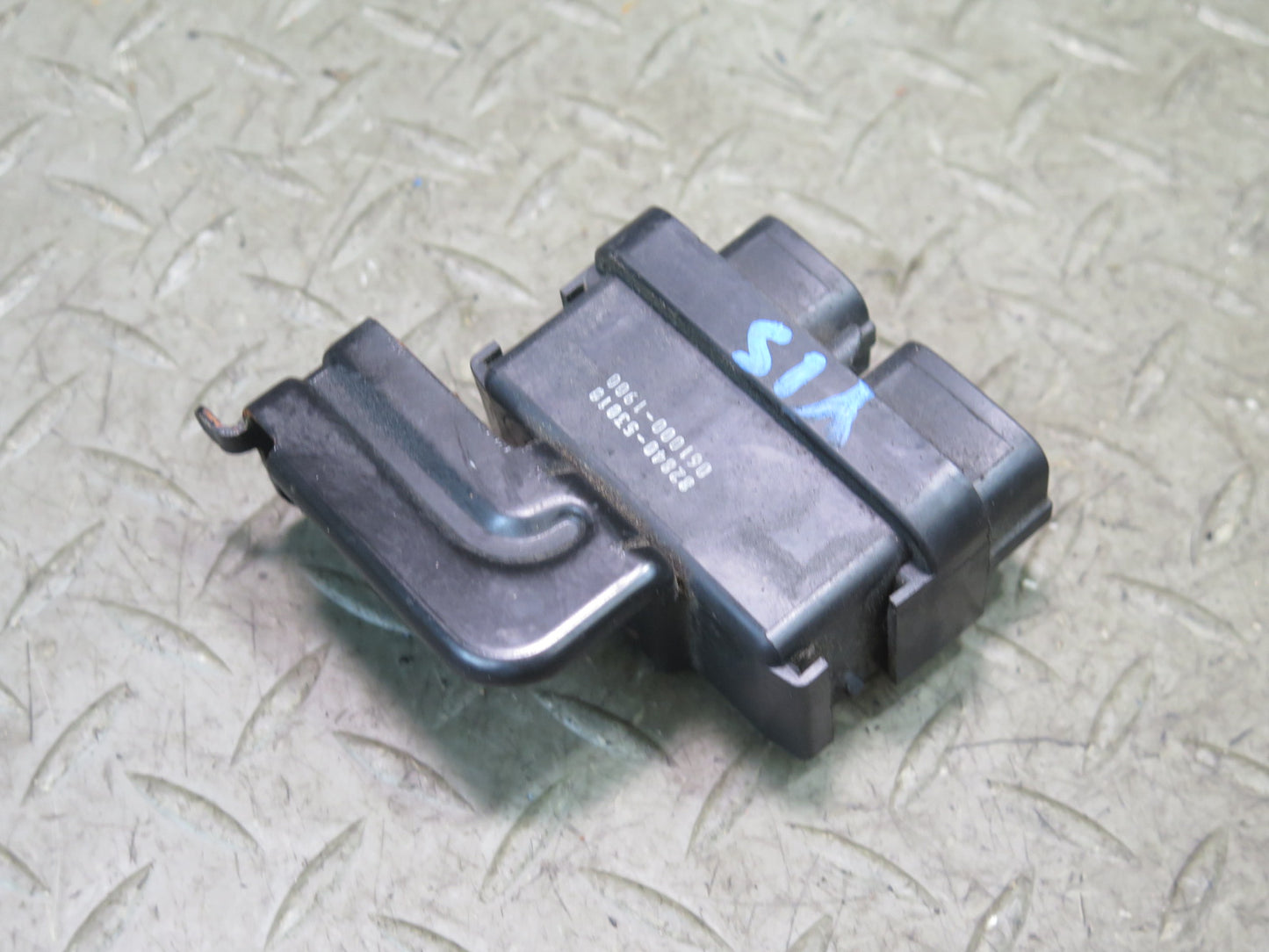 01-05 Lexus JCE10L IS300 Daytime Running Light Relay 82840-53010 OEM