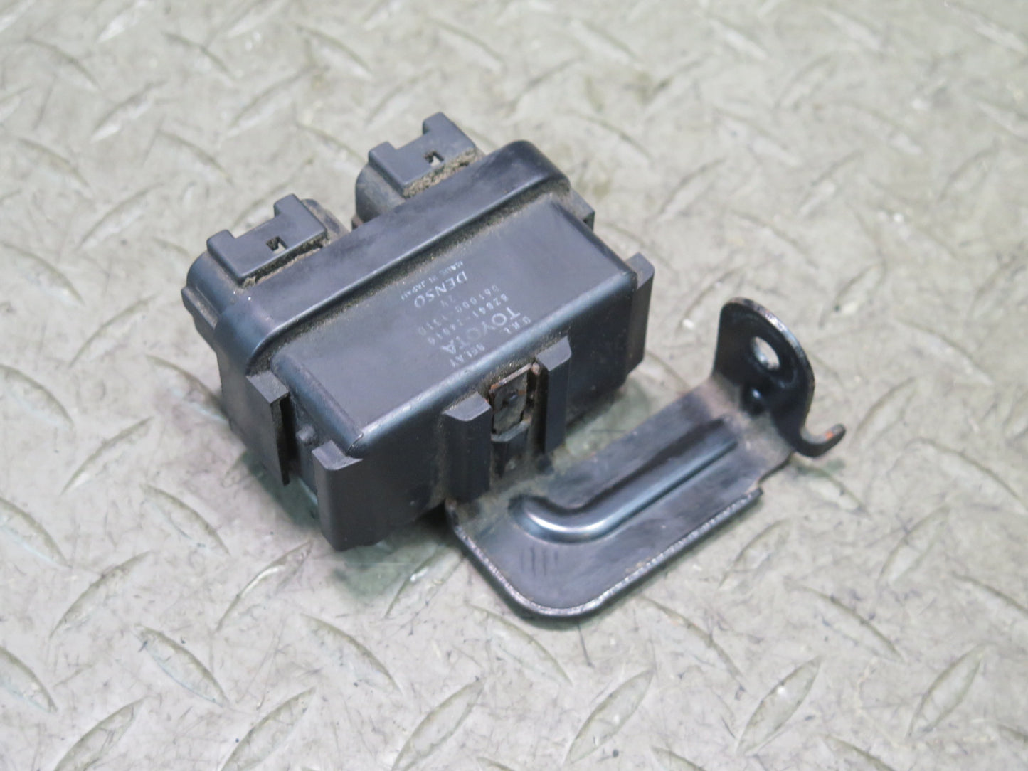 01-05 Lexus JCE10L IS300 Daytime Running Light Relay 82840-53010 OEM