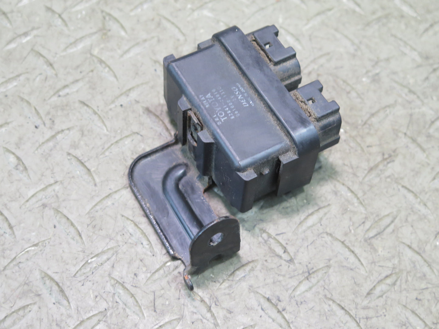 01-05 Lexus JCE10L IS300 Daytime Running Light Relay 82840-53010 OEM