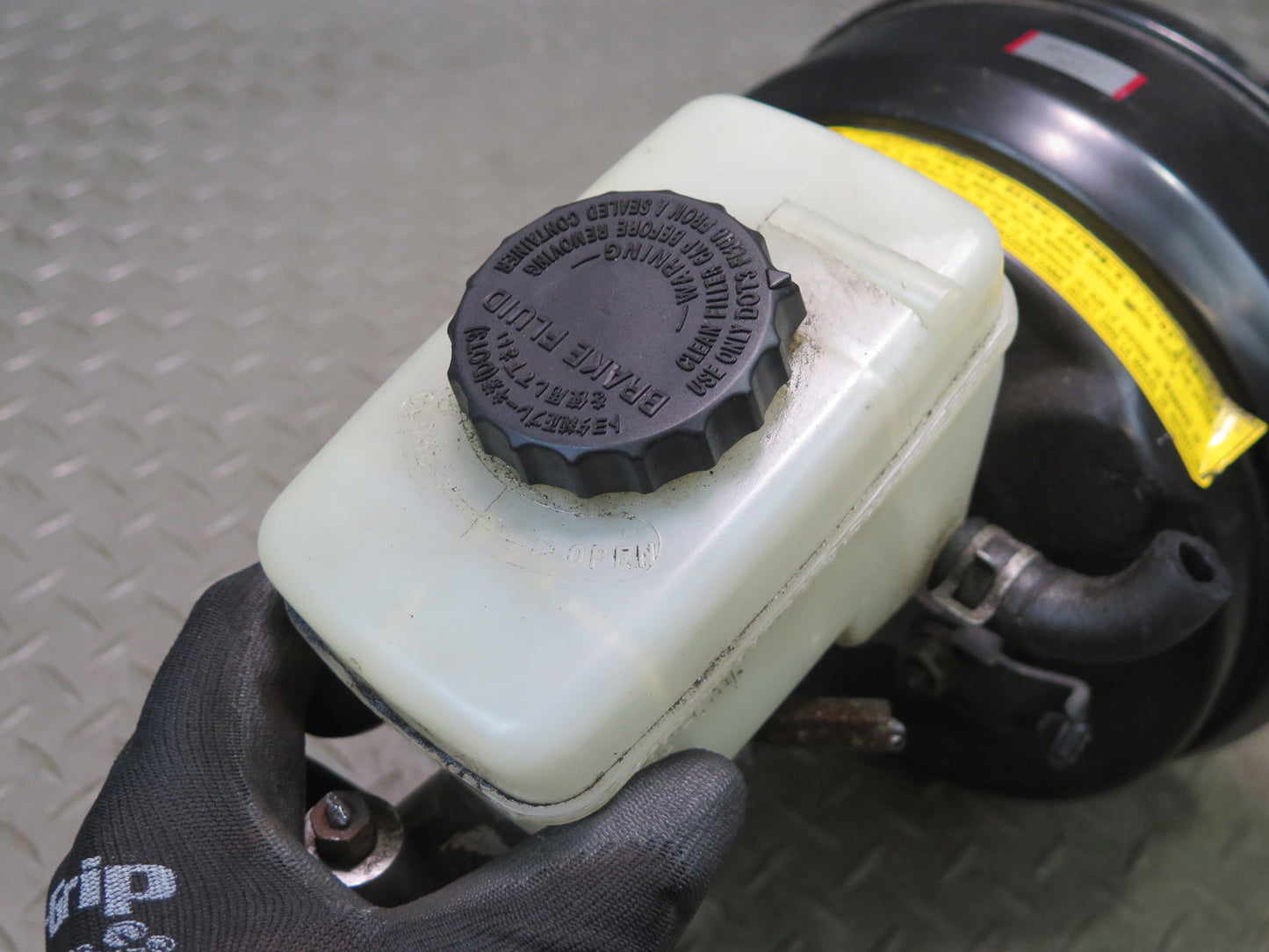 02-05 Lexus JCE10L IS300 Brake Master Cylinder Booster Fluid Reservoir OEM