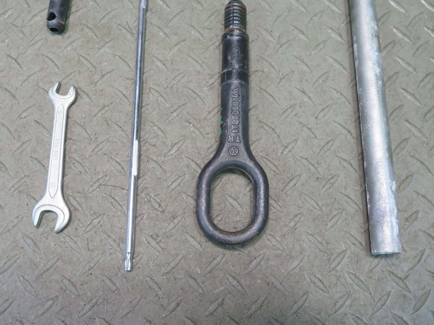 08-15 Audi TT S 8J Spare Tire Emergency Tool Repair KIT Set OEM