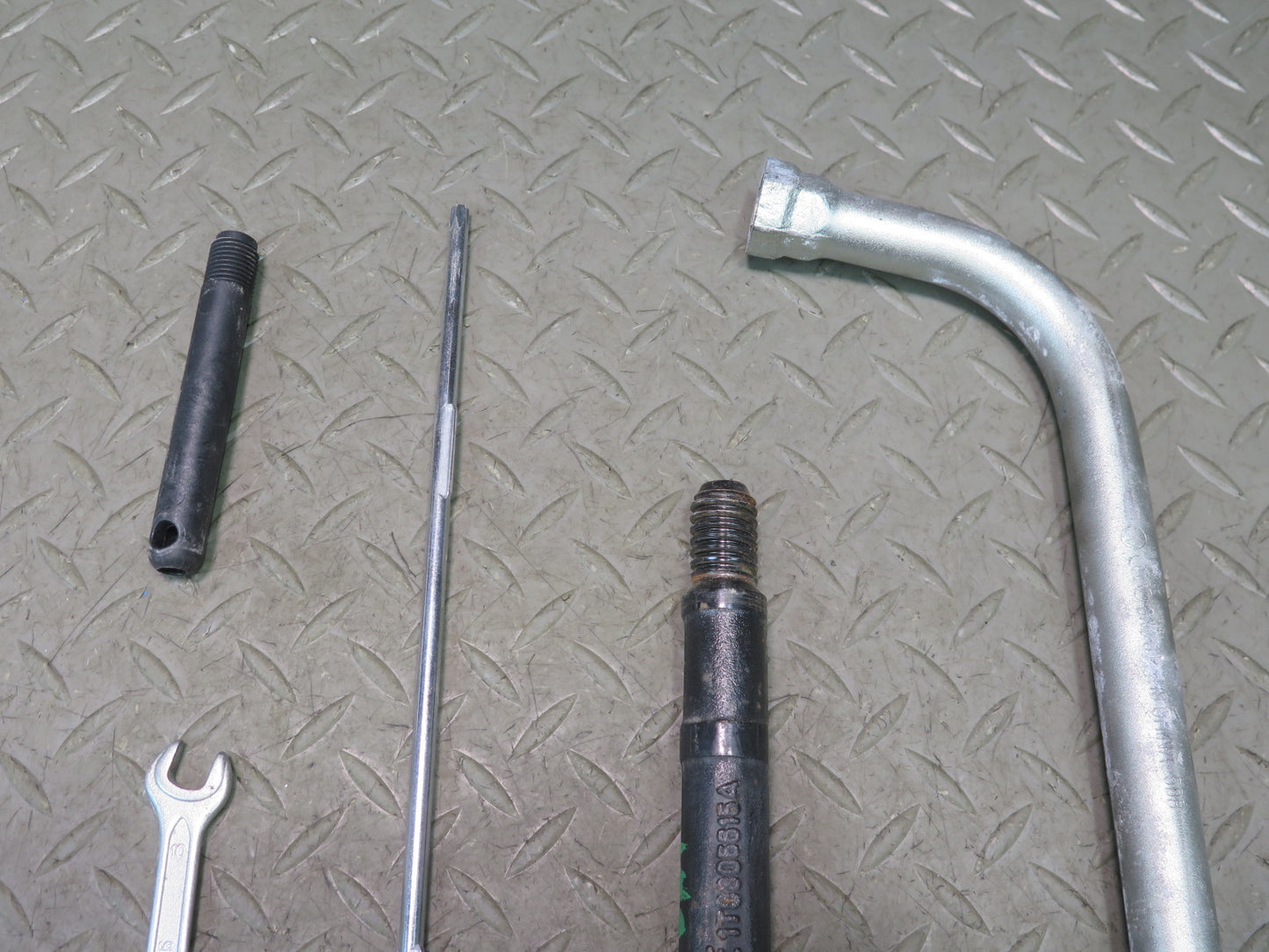08-15 Audi TT S 8J Spare Tire Emergency Tool Repair KIT Set OEM