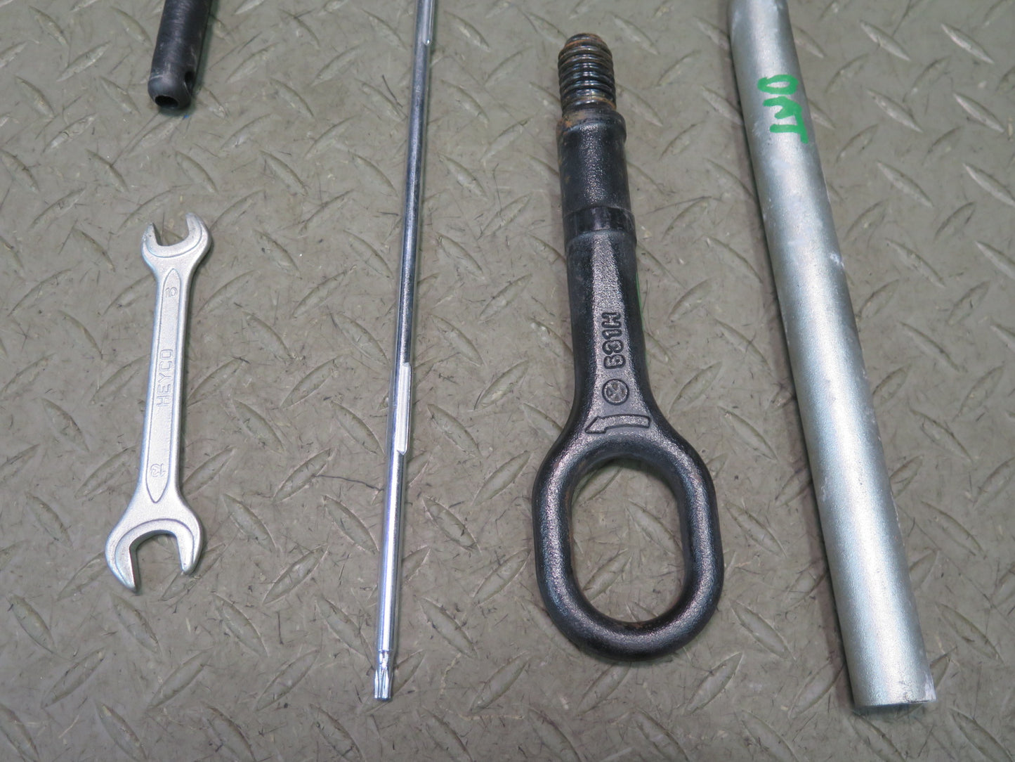 08-15 Audi TT S 8J Spare Tire Emergency Tool Repair KIT Set OEM