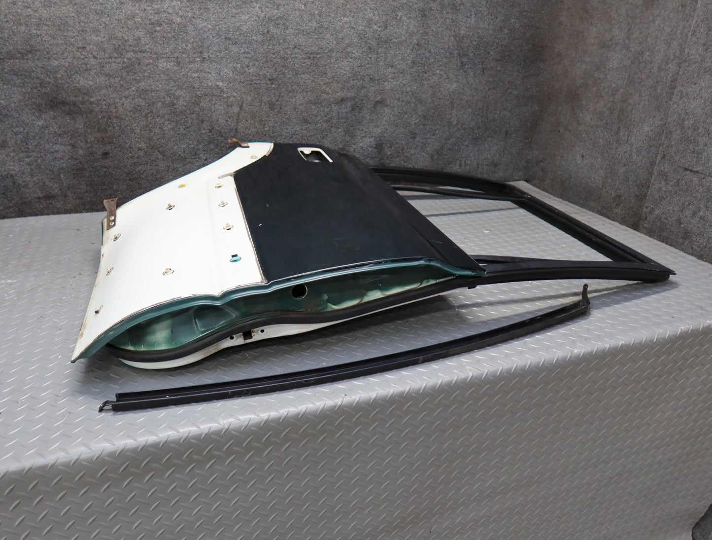 1996-1997 Lexus FZJ80L LX450 Rear Right Door Shell Panel Green