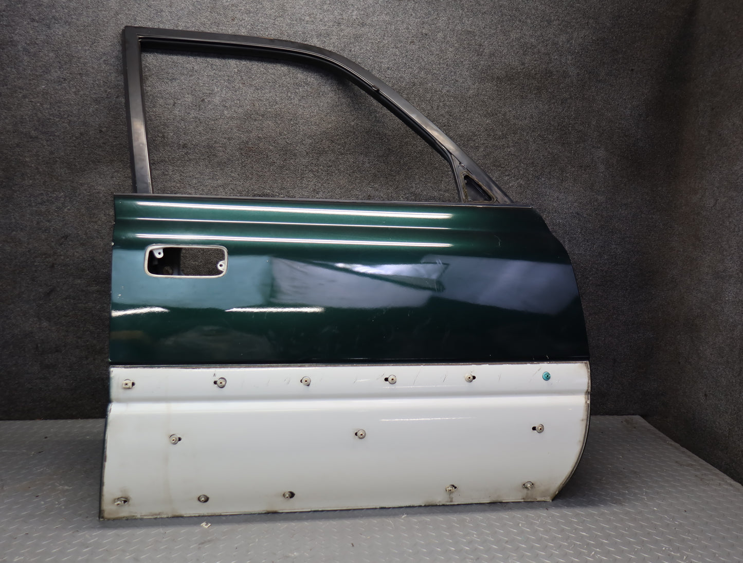 1996-1997 Lexus FZJ80L LX450 Front Right Passenger Door Shell Panel Green