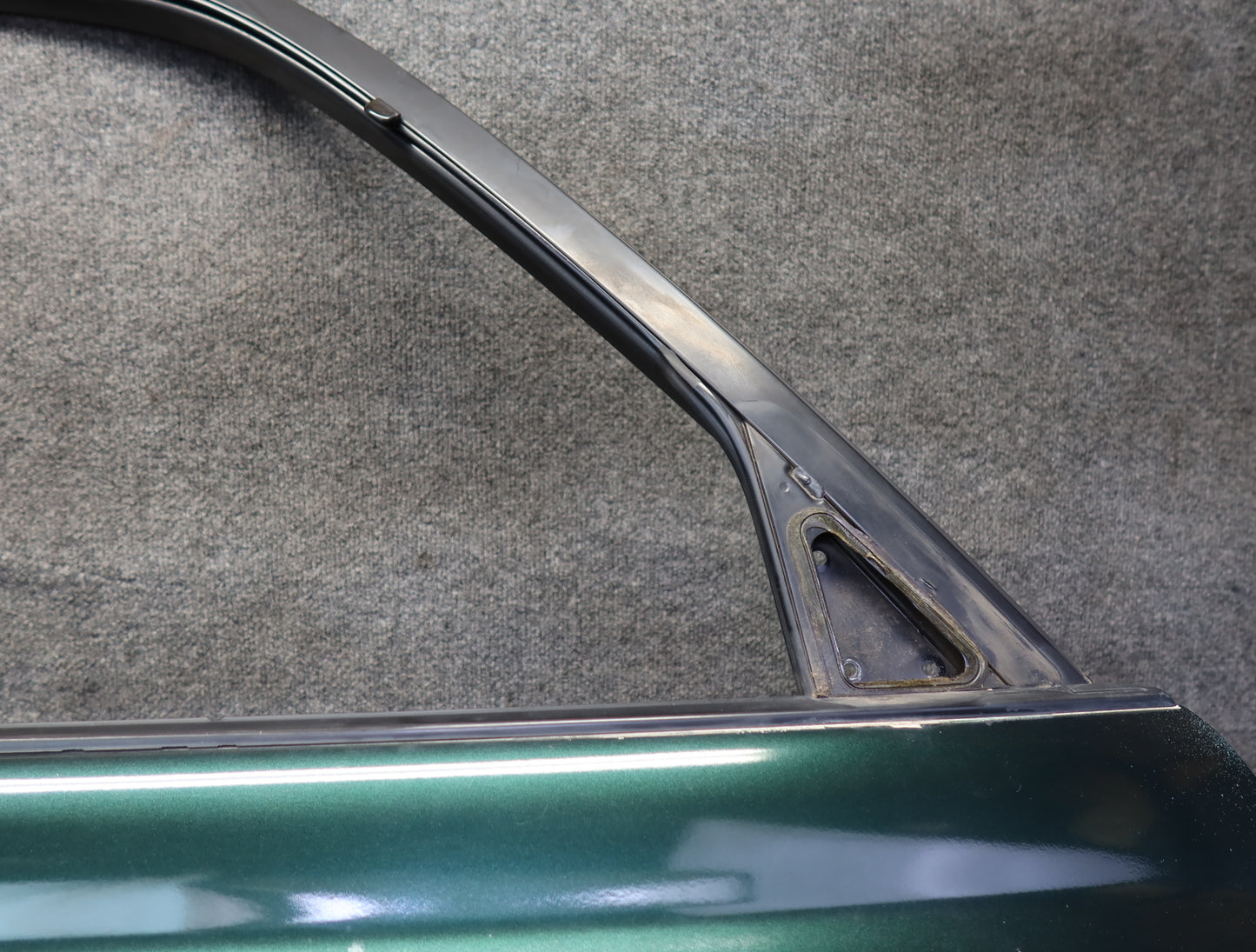 1996-1997 Lexus FZJ80L LX450 Front Right Passenger Door Shell Panel Green