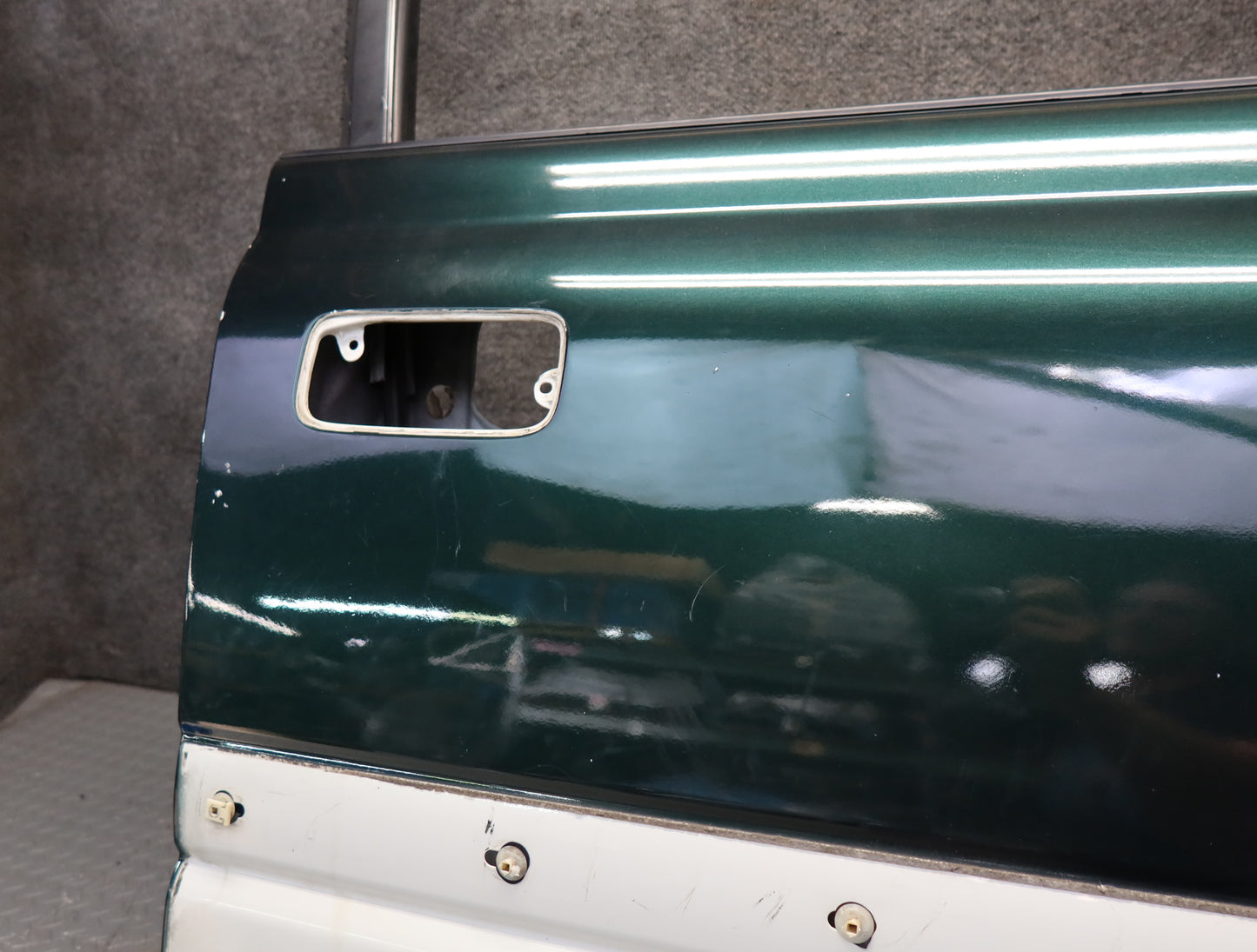 1996-1997 Lexus FZJ80L LX450 Front Right Passenger Door Shell Panel Green