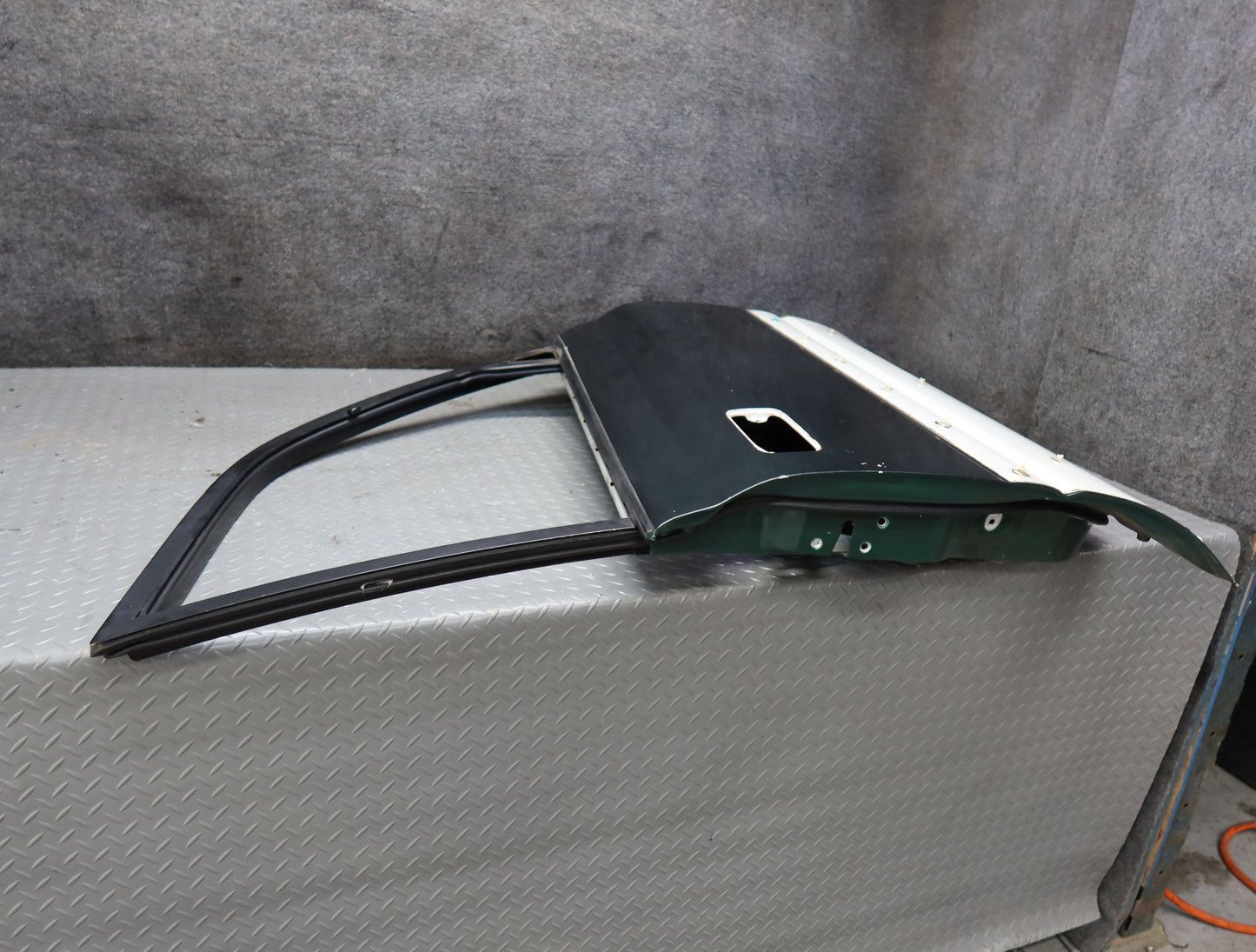1996-1997 Lexus FZJ80L LX450 Front Right Passenger Door Shell Panel Green