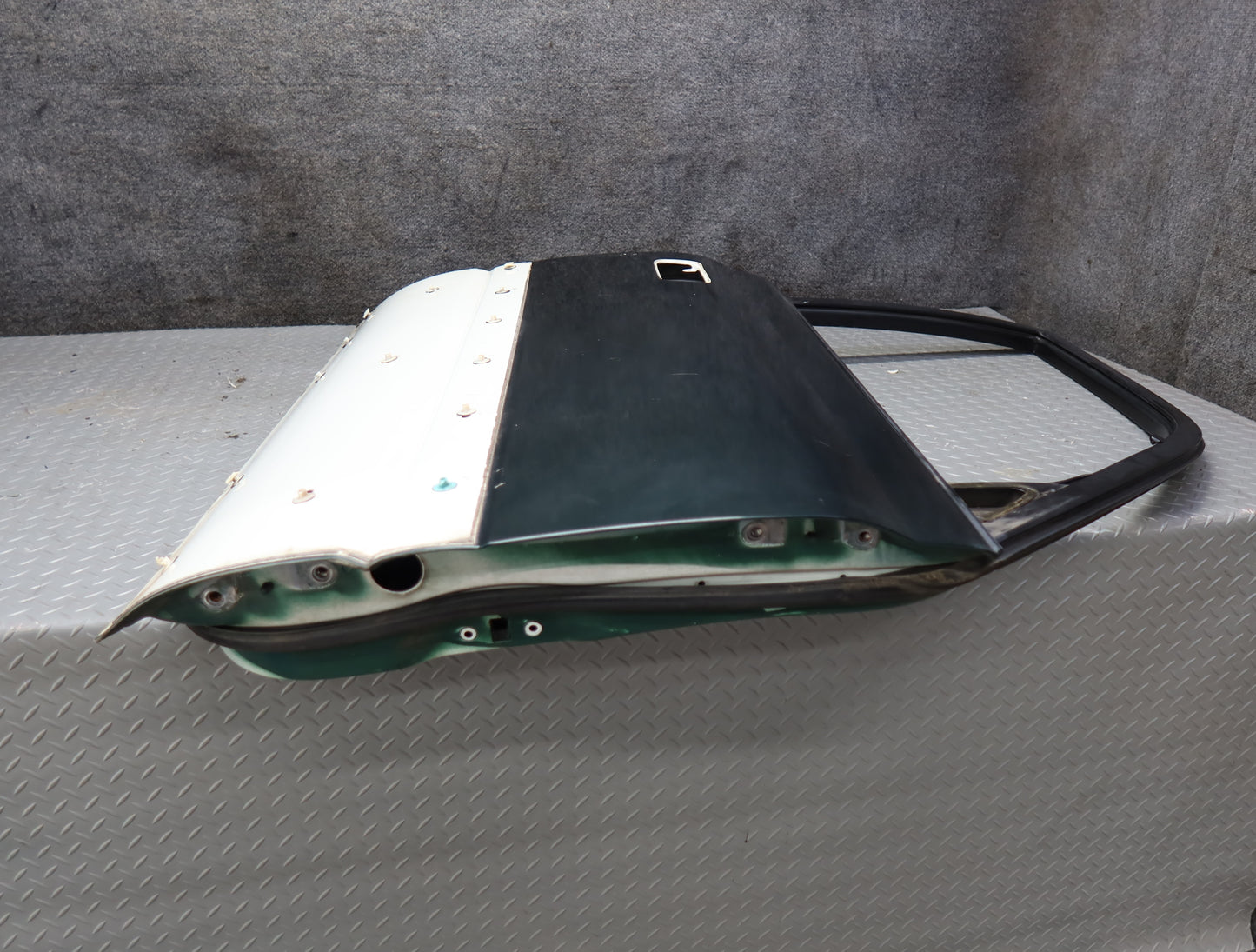 1996-1997 Lexus FZJ80L LX450 Front Right Passenger Door Shell Panel Green