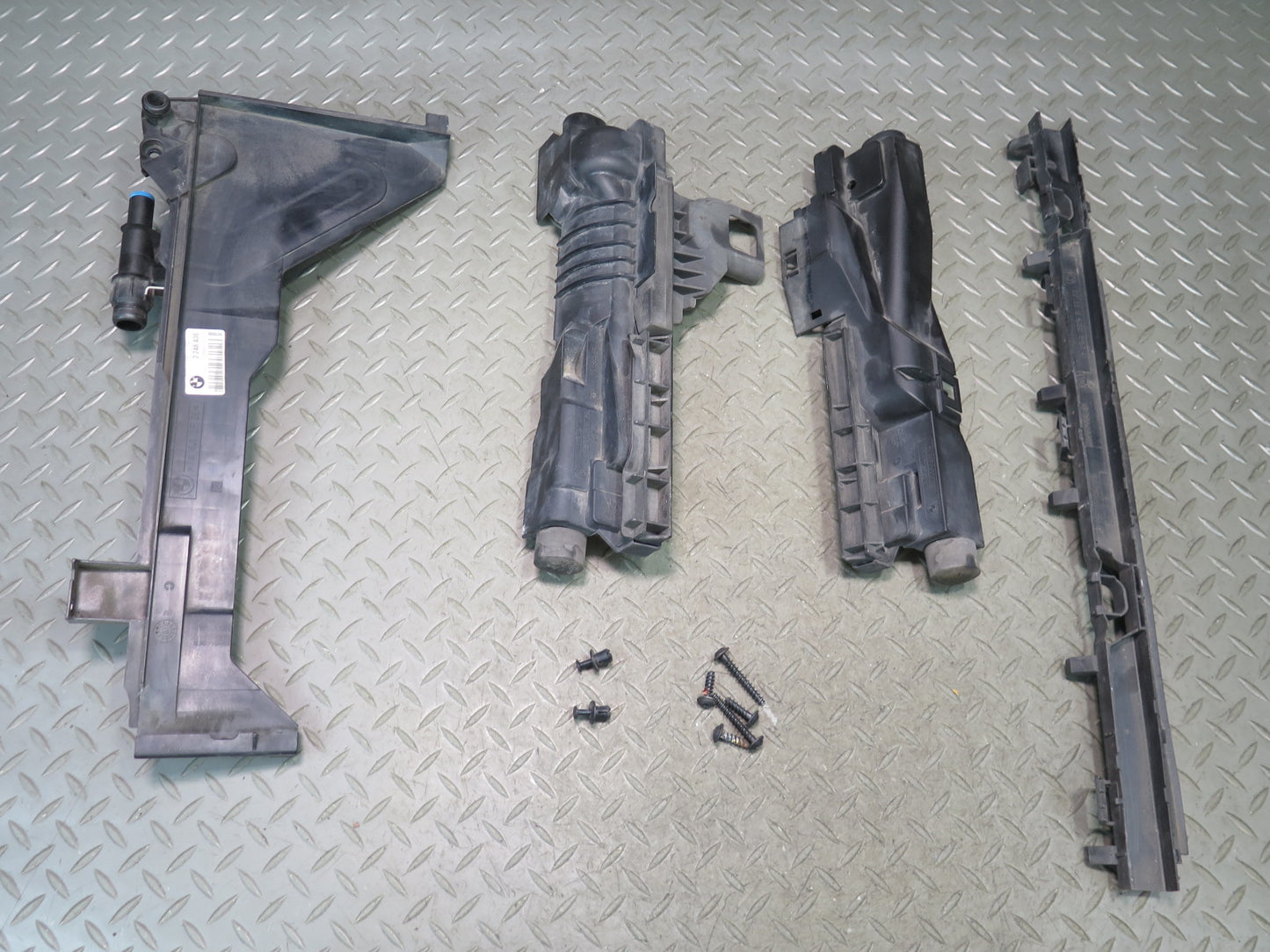 03-05 BMW Z4 E85 E86 Radiator Bracket Housing Shroud Cover Trim Set OEM