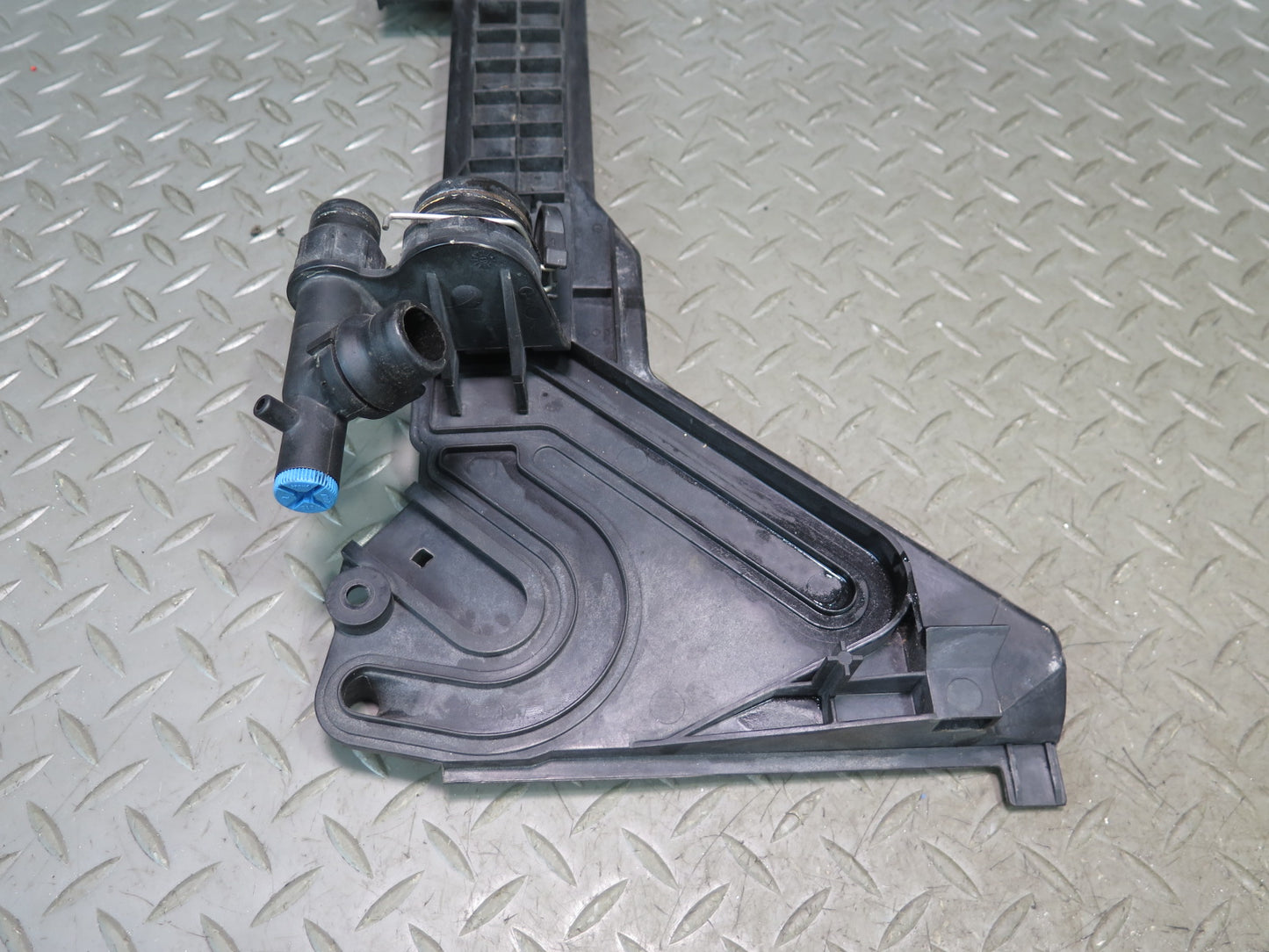 03-05 BMW Z4 E85 E86 Radiator Bracket Housing Shroud Cover Trim Set OEM