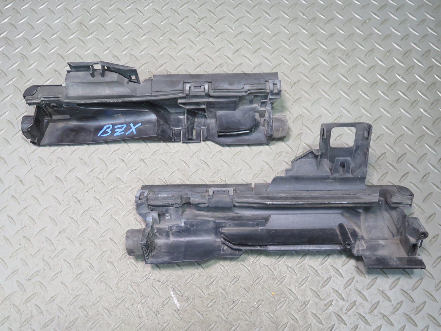 03-05 BMW Z4 E85 E86 Radiator Bracket Housing Shroud Cover Trim Set OEM