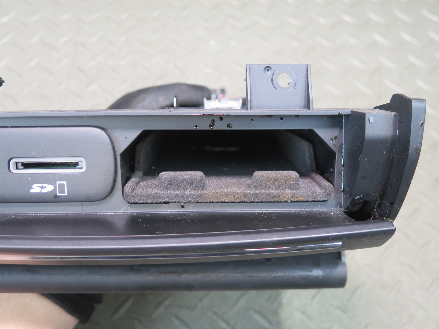 2014-2021 Maserati Quattroporte M156 Front Center Console USB AUX Storage Tray