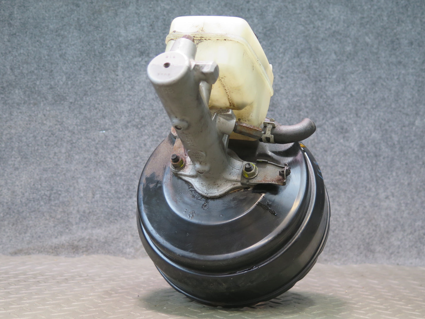 02-05 Lexus JCE10L IS300 Brake Master Cylinder Booster Fluid Reservoir OEM