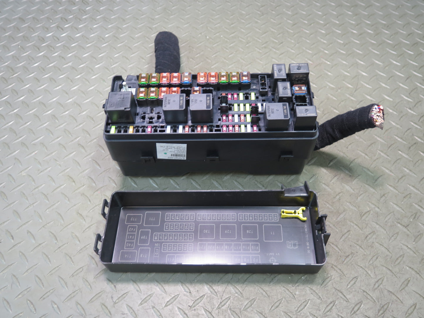 2017-2021 Maserati Quattroporte SQ4 M156 Rear Fuse Relay Junction Box
