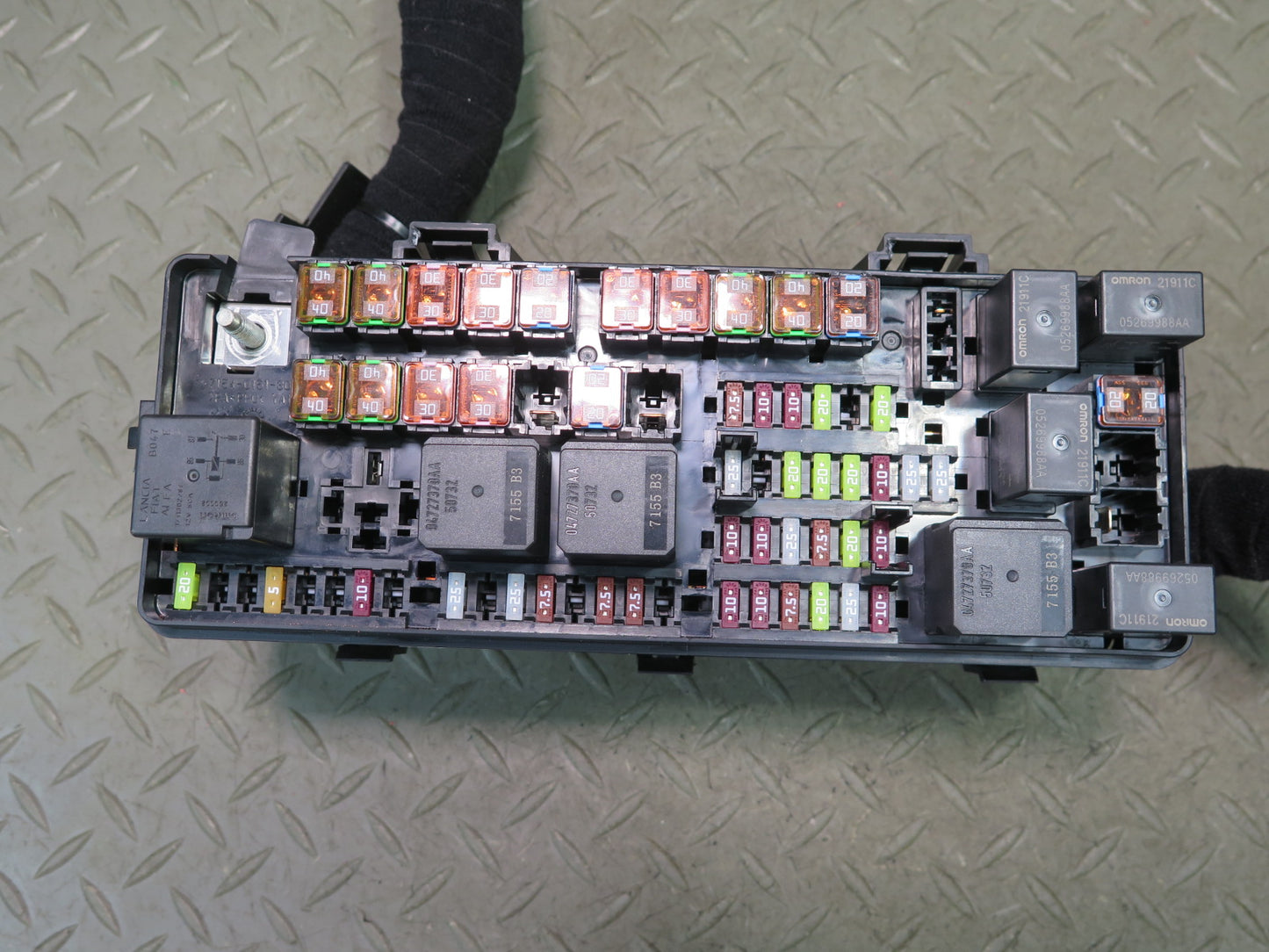 2017-2021 Maserati Quattroporte SQ4 M156 Rear Fuse Relay Junction Box