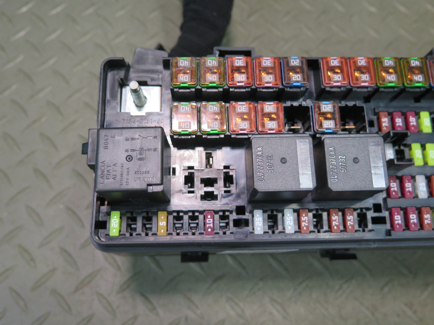 2017-2021 Maserati Quattroporte SQ4 M156 Rear Fuse Relay Junction Box