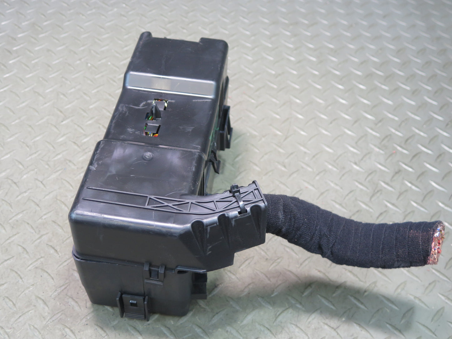 2017-2021 Maserati Quattroporte SQ4 M156 Rear Fuse Relay Junction Box