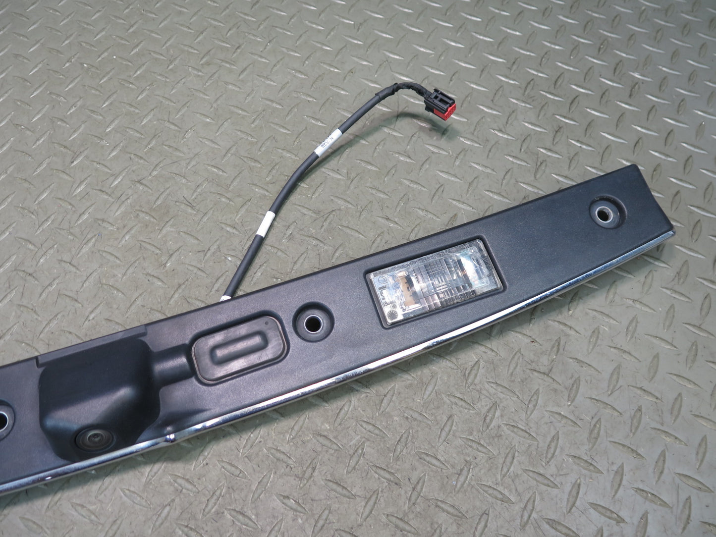 2017-2021 Maserati Quattroporte M156 Rear Trunk Lid Molding Plate W/ Light Lamp