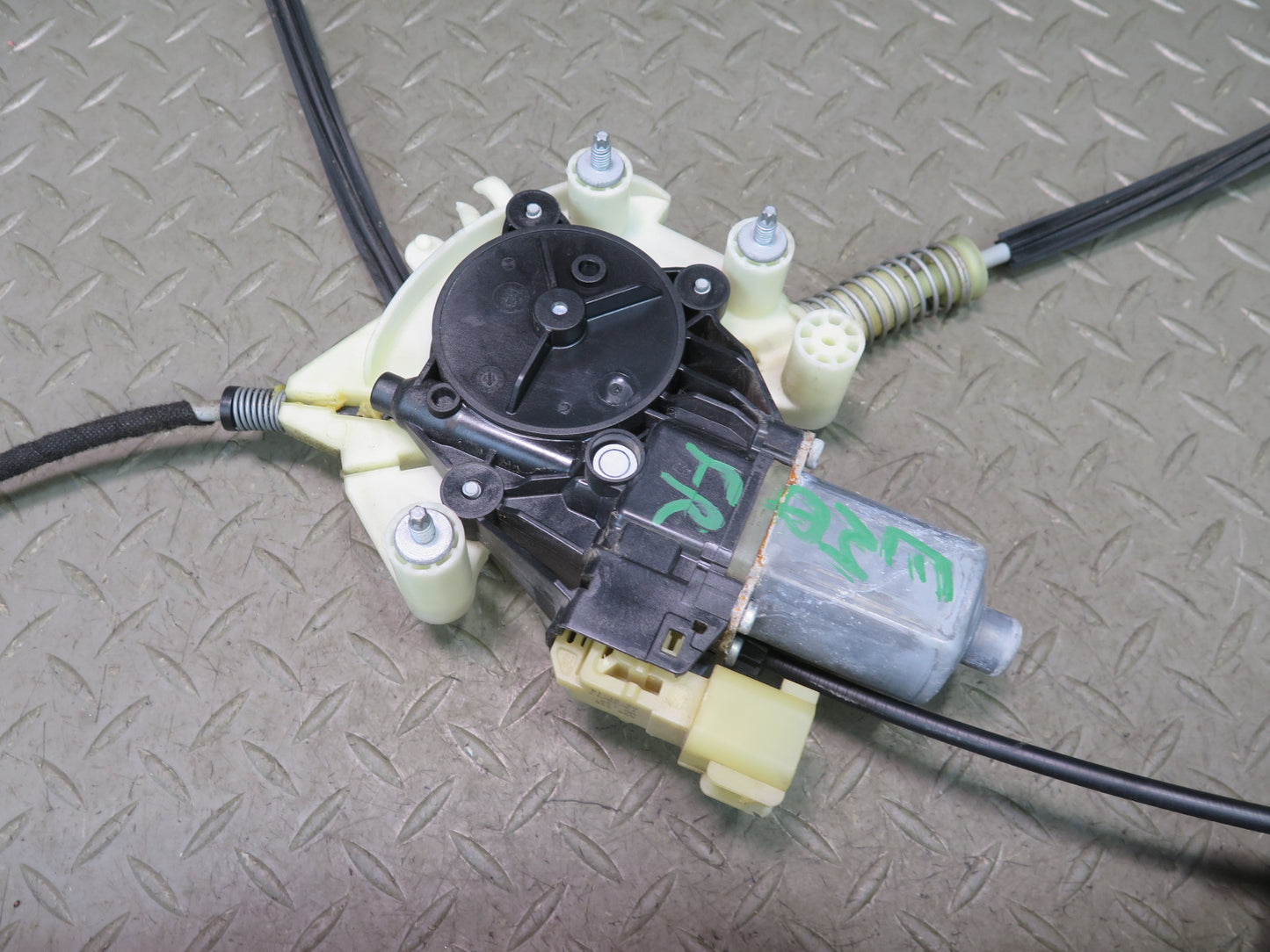 2014-2021 Maserati Quattroporte M156 Front Right Door Window Regulator W/ Motor