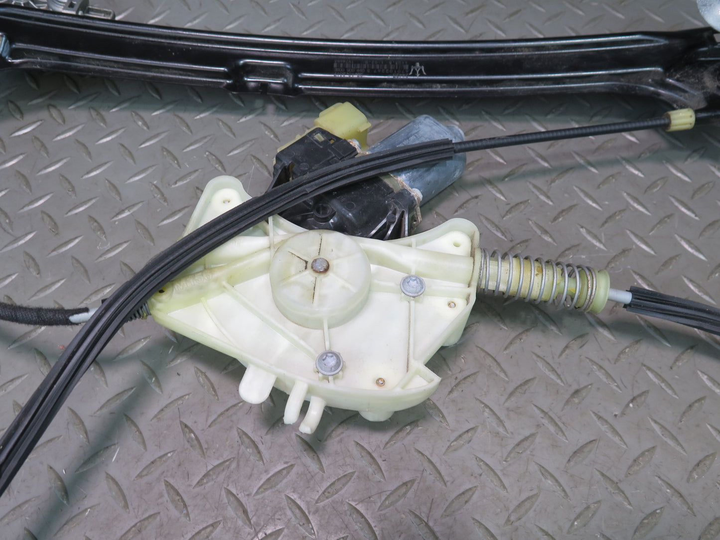 2014-2021 Maserati Quattroporte M156 Front Right Door Window Regulator W/ Motor