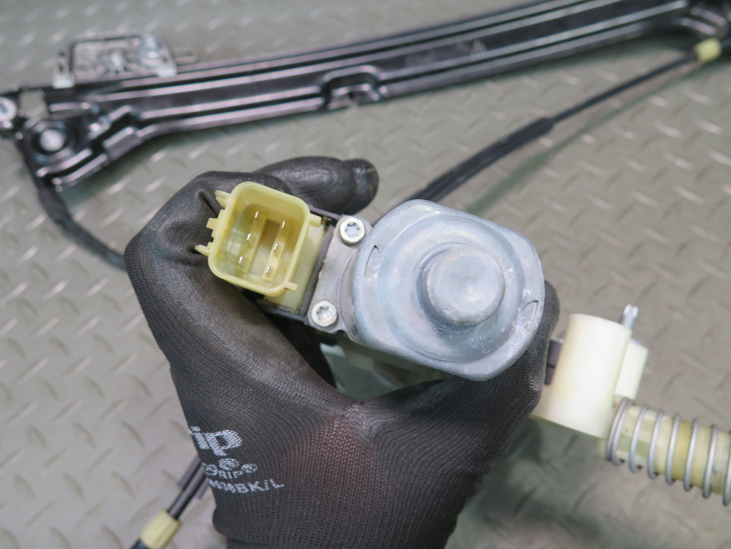 2014-2021 Maserati Quattroporte M156 Front Right Door Window Regulator W/ Motor