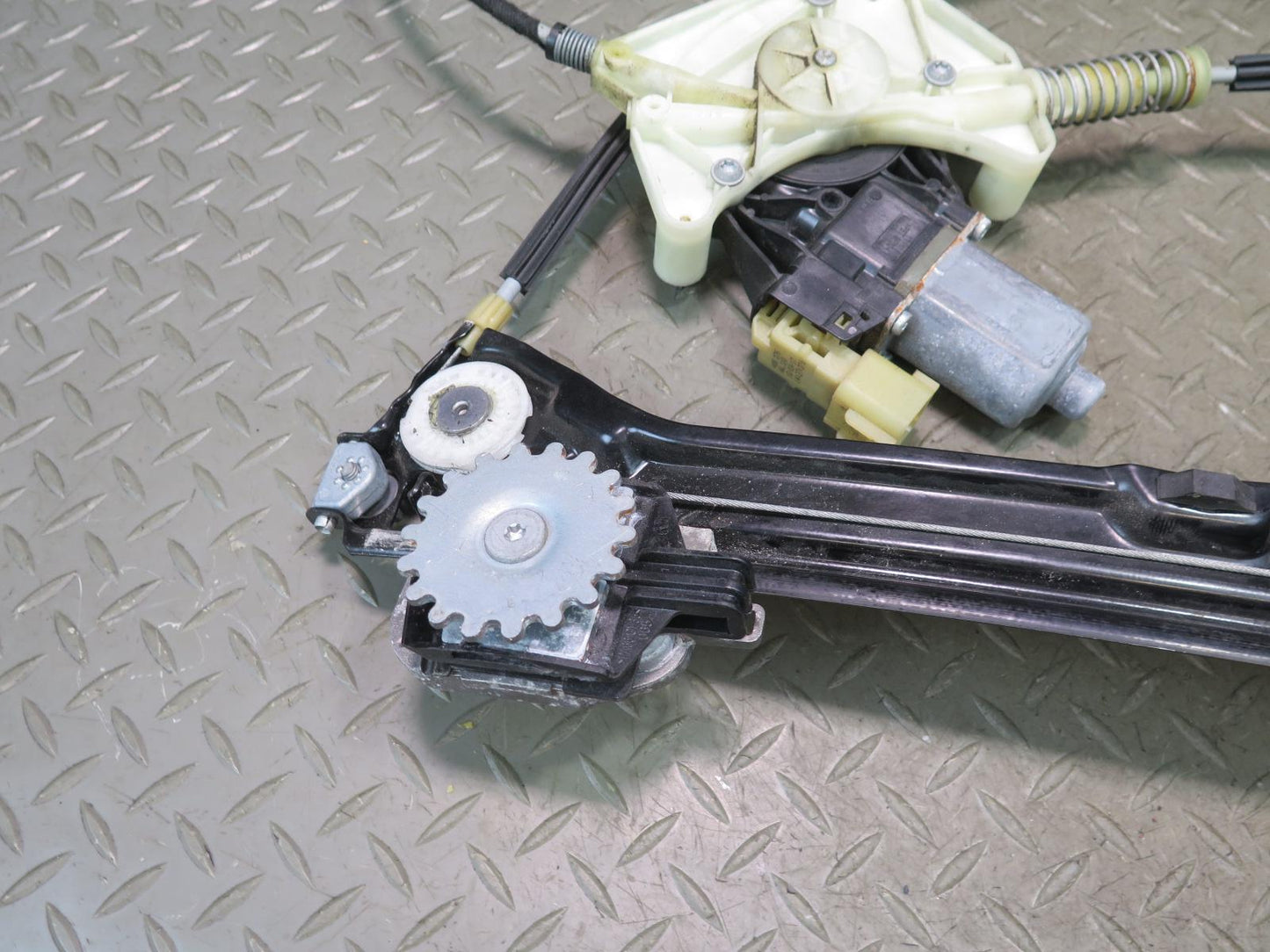 2014-2021 Maserati Quattroporte M156 Front Left Door Window Regulator W/ Motor