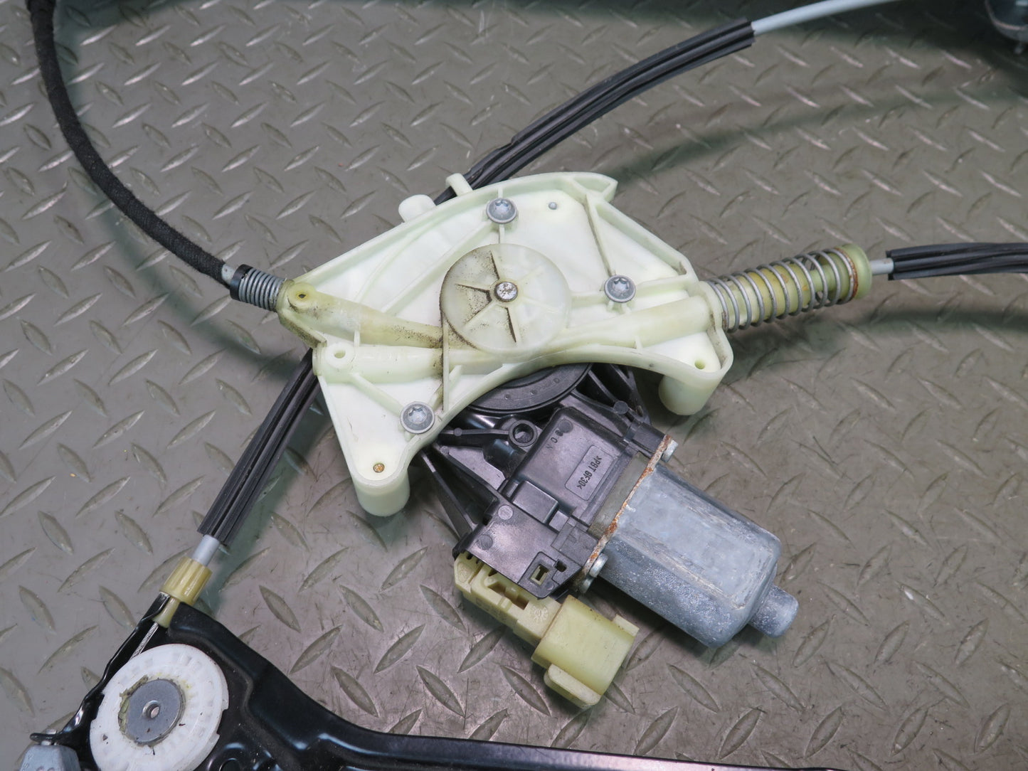 2014-2021 Maserati Quattroporte M156 Front Left Door Window Regulator W/ Motor