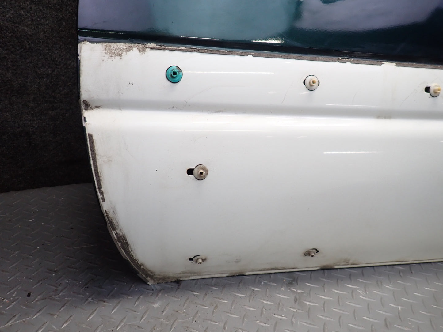 1996-1997 Lexus FZJ80L LX450 Front Left Driver Door Shell Panel Green
