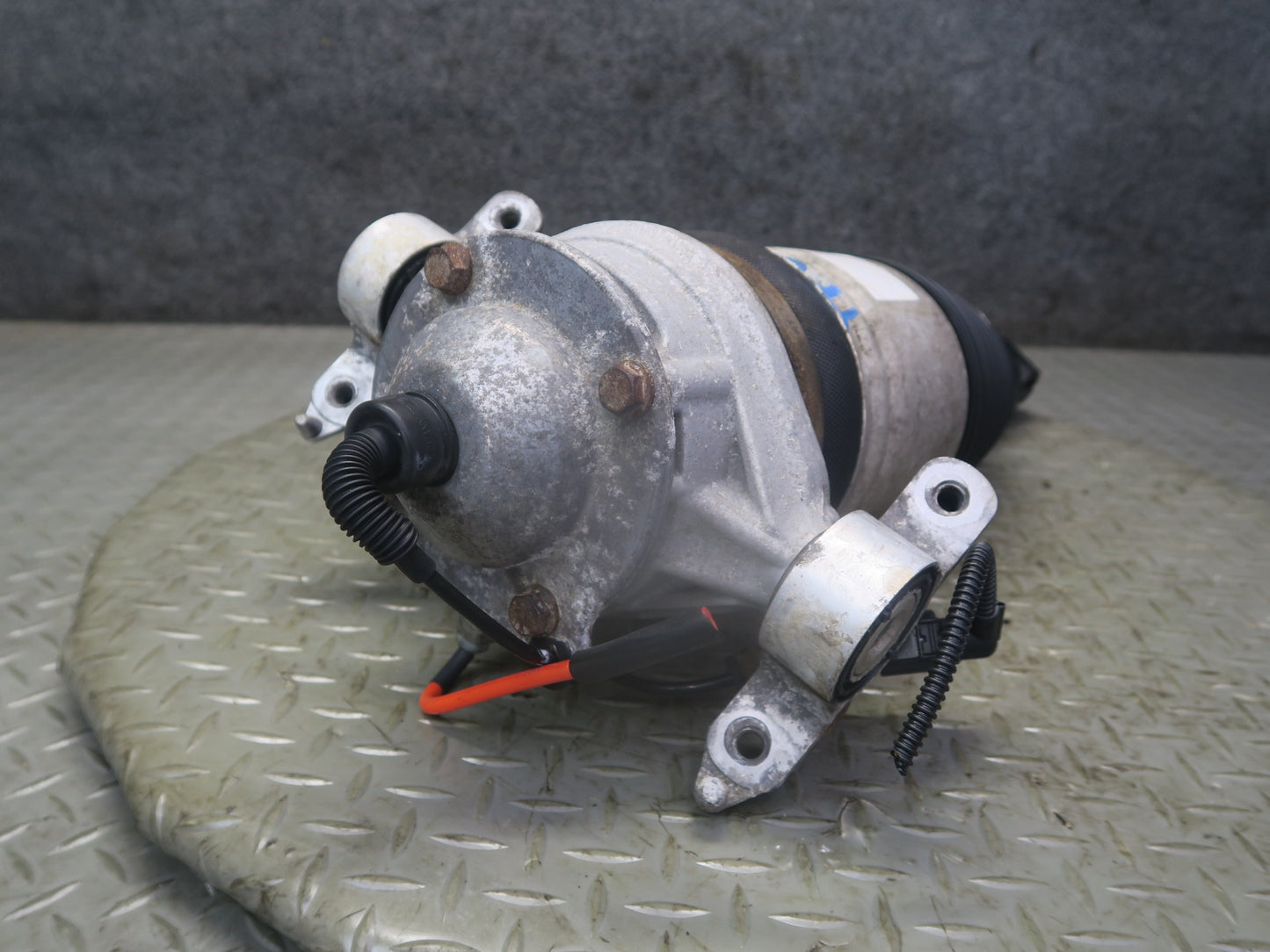 2013-2018 Porsche Cayenne 958 GTS Rear Left Air Shock Strut Absorber 7P5616503AE