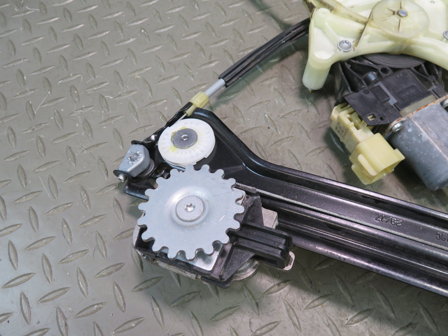 2014-2021 Maserati Quattroporte M156 Rear Left Door Window Regulator W/ Motor