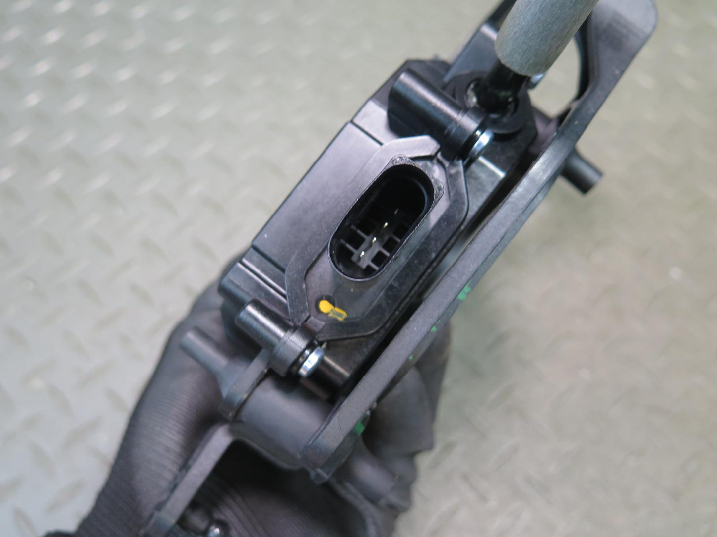 2014-2021 Maserati Quattroporte M156 Rear Trunk Lid Lock Latch Actuator Motor