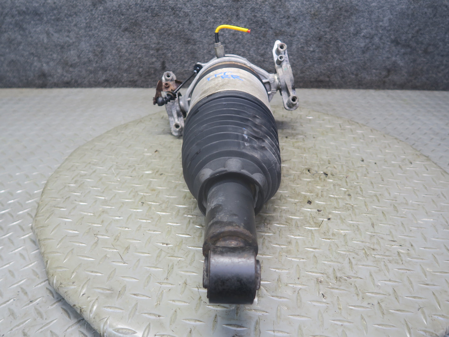 2013-2018 Porsche Cayenne 958 GTS Rear Right Air Shock Strut Absorber