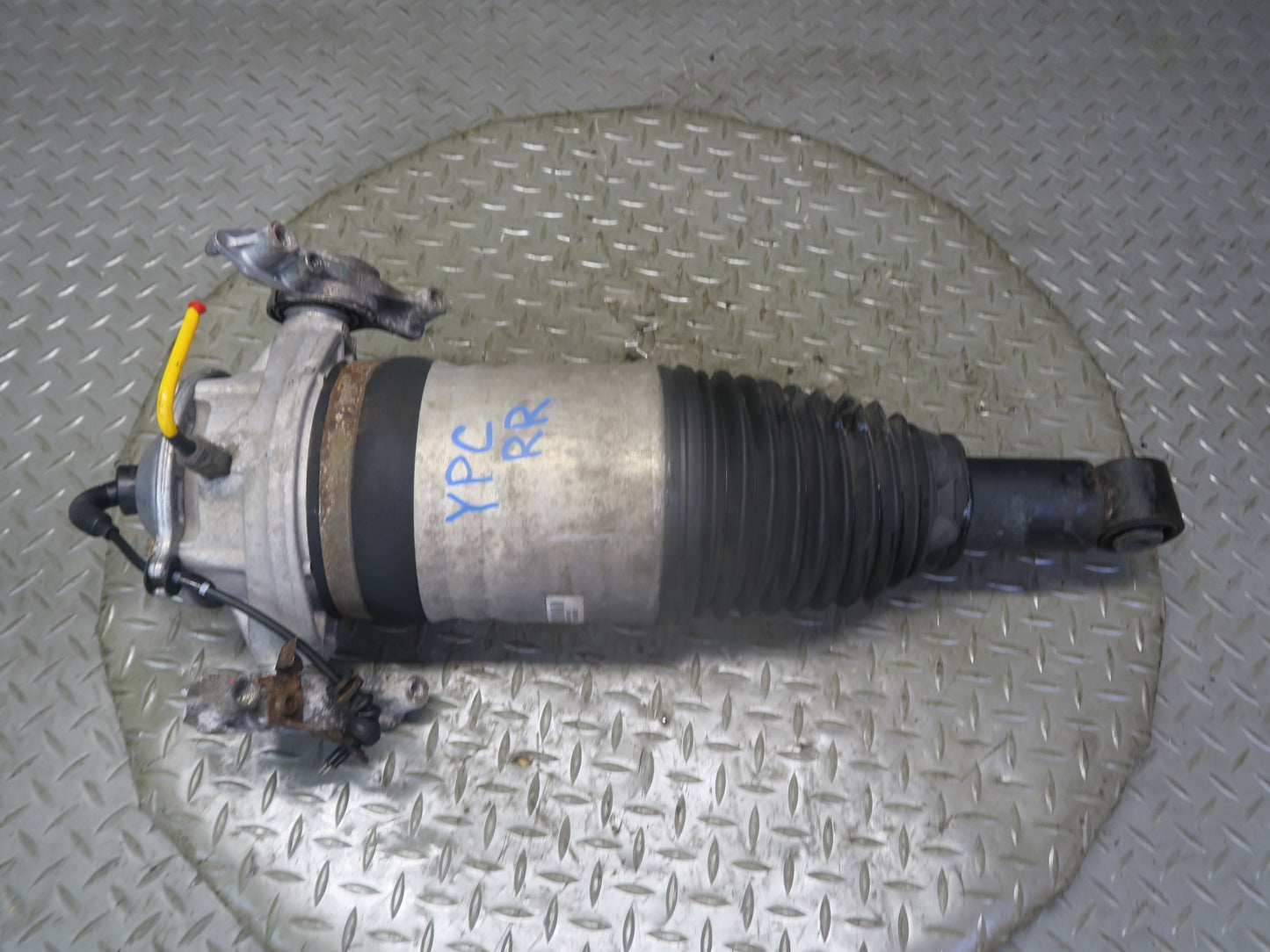 2013-2018 Porsche Cayenne 958 GTS Rear Right Air Shock Strut Absorber