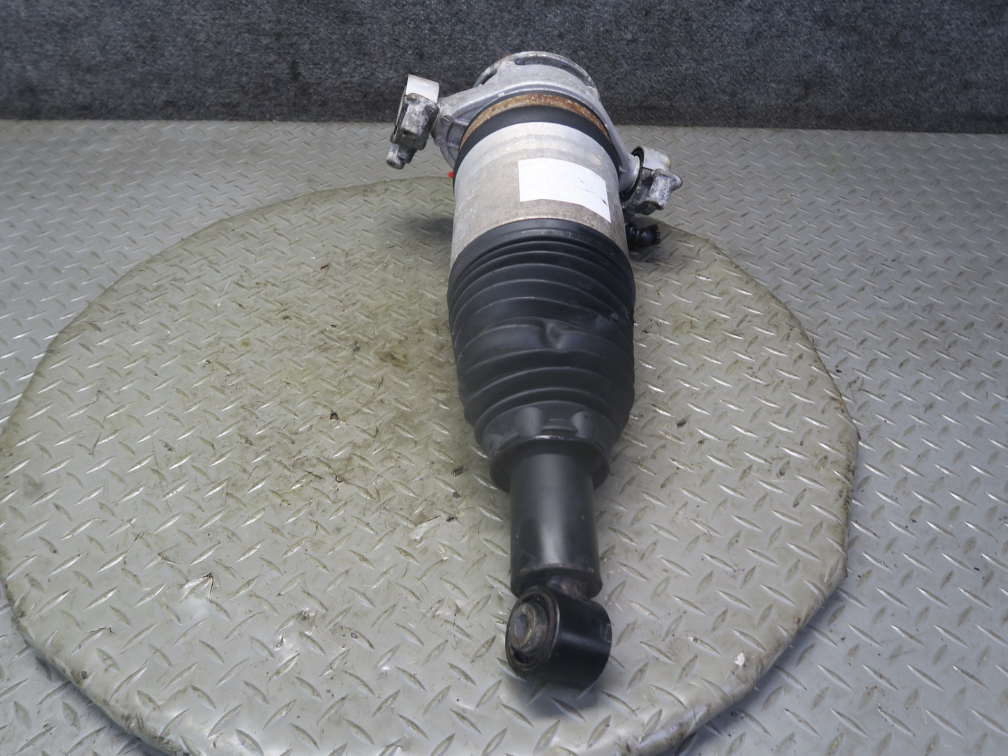 2013-2018 Porsche Cayenne 958 GTS Rear Right Air Shock Strut Absorber