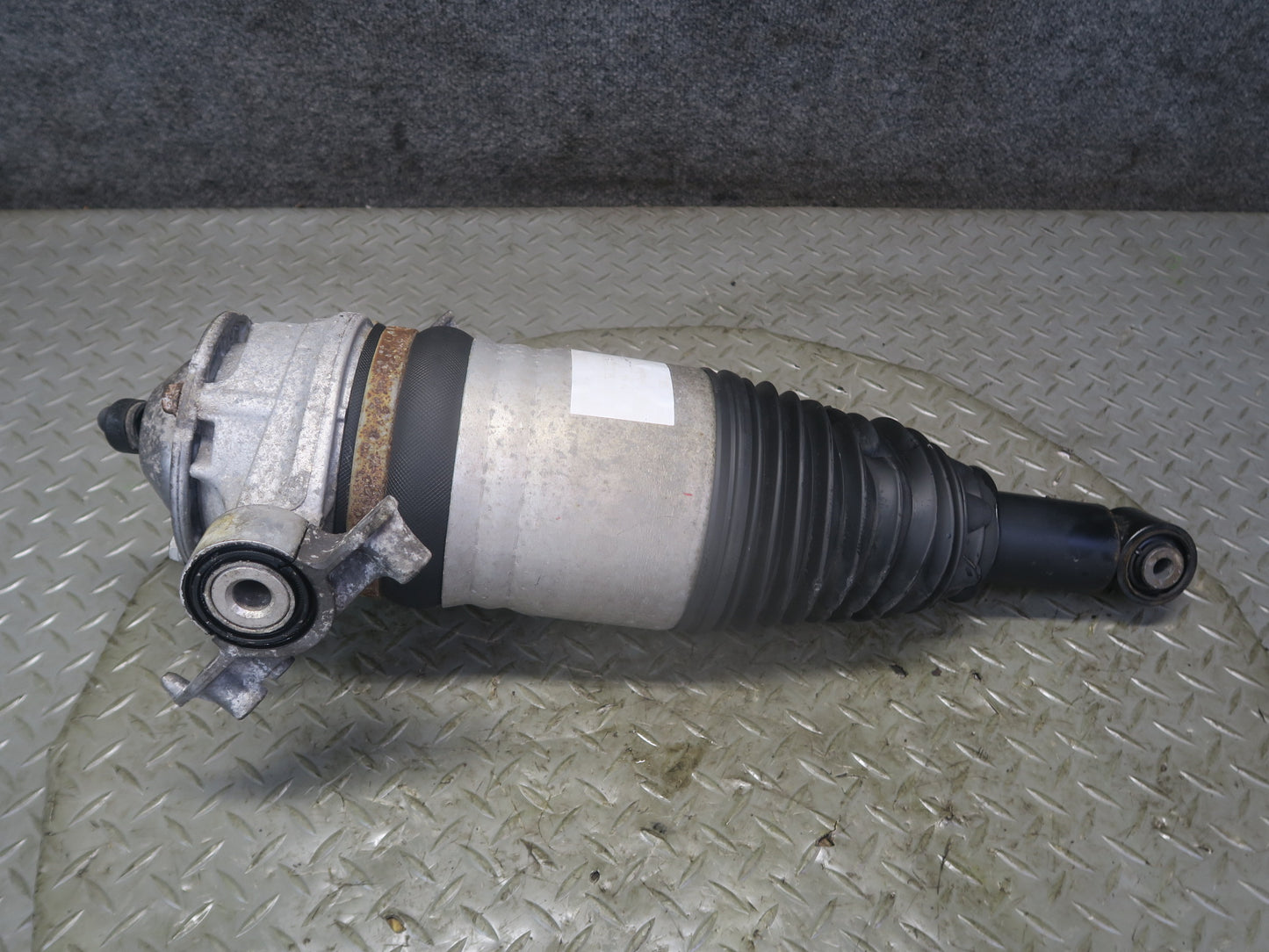 2013-2018 Porsche Cayenne 958 GTS Rear Right Air Shock Strut Absorber
