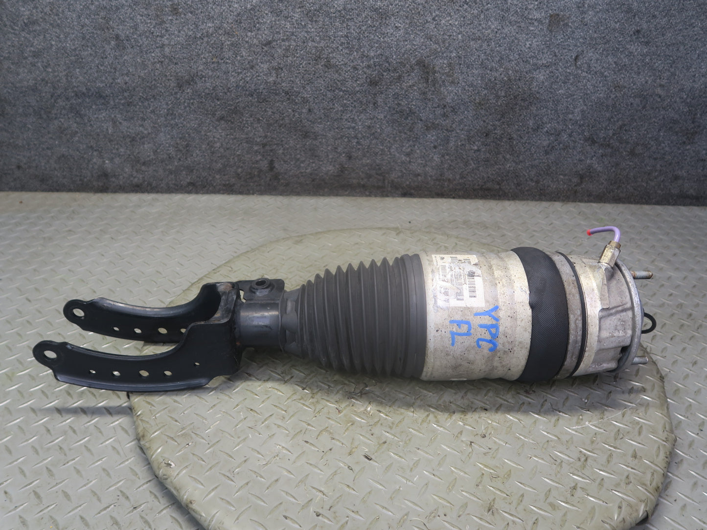 13-14 Porsche Cayenne 958 GTS Front Left Air Shock Strut Absorber 7P5616039AH