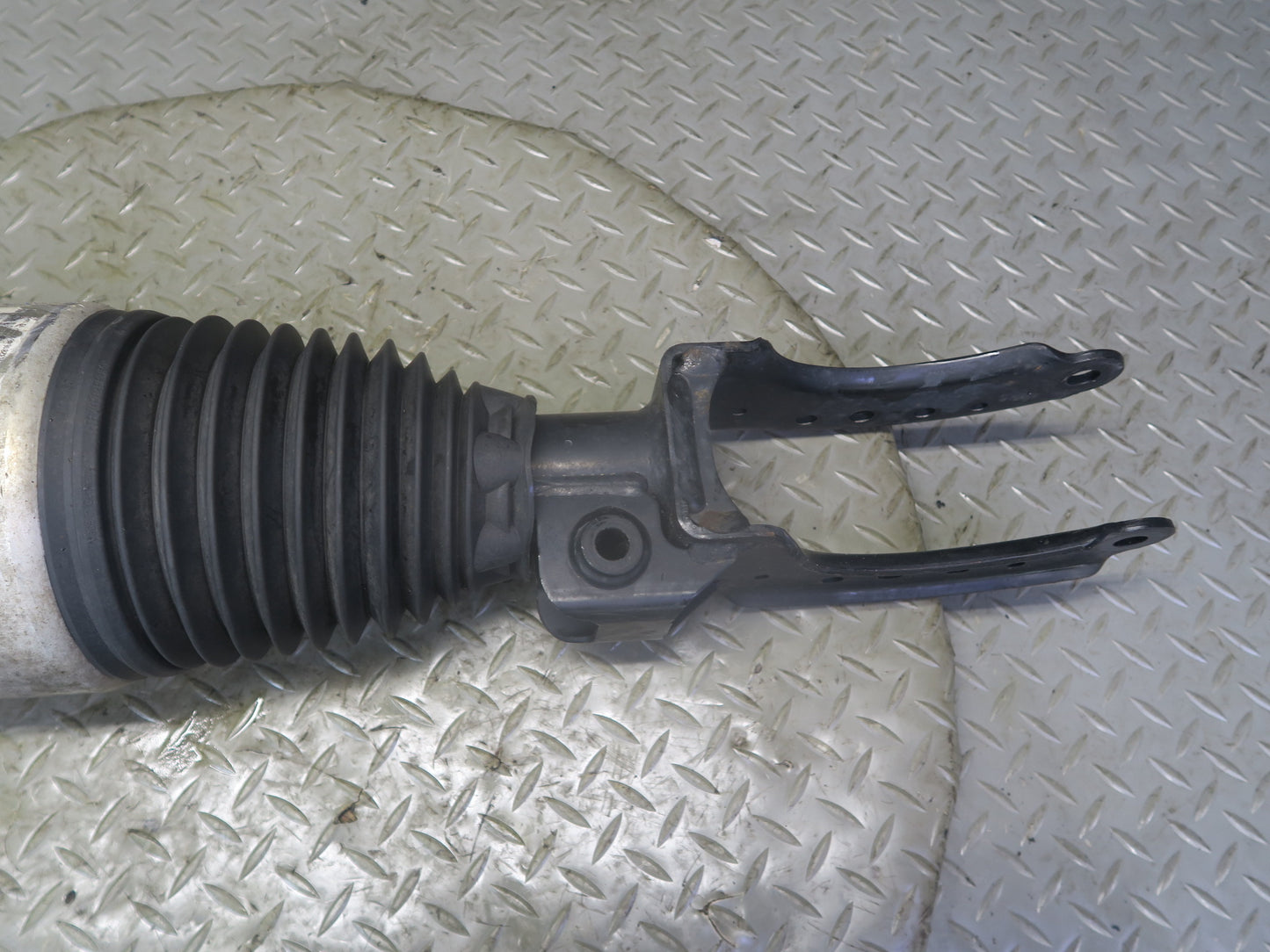 13-14 Porsche Cayenne 958 GTS Front Left Air Shock Strut Absorber 7P5616039AH