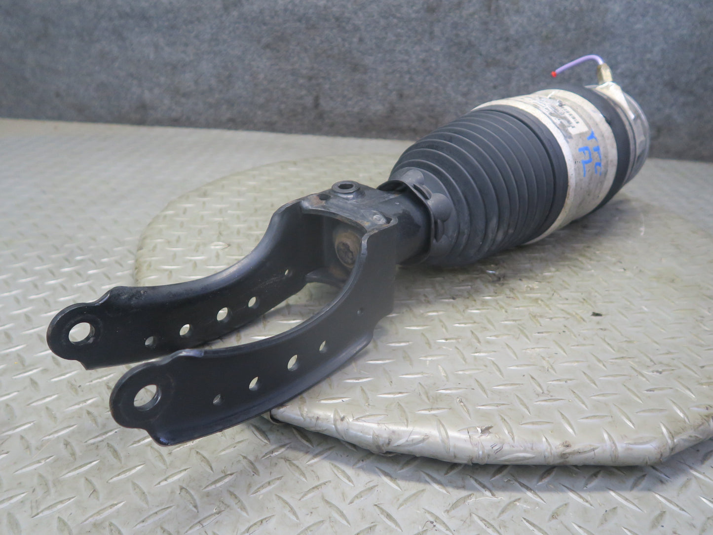 13-14 Porsche Cayenne 958 GTS Front Left Air Shock Strut Absorber 7P5616039AH