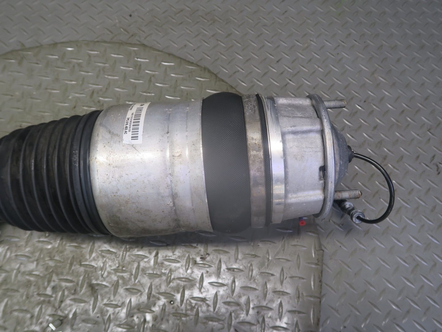 13-14 Porsche Cayenne 958 GTS Front Left Air Shock Strut Absorber 7P5616039AH