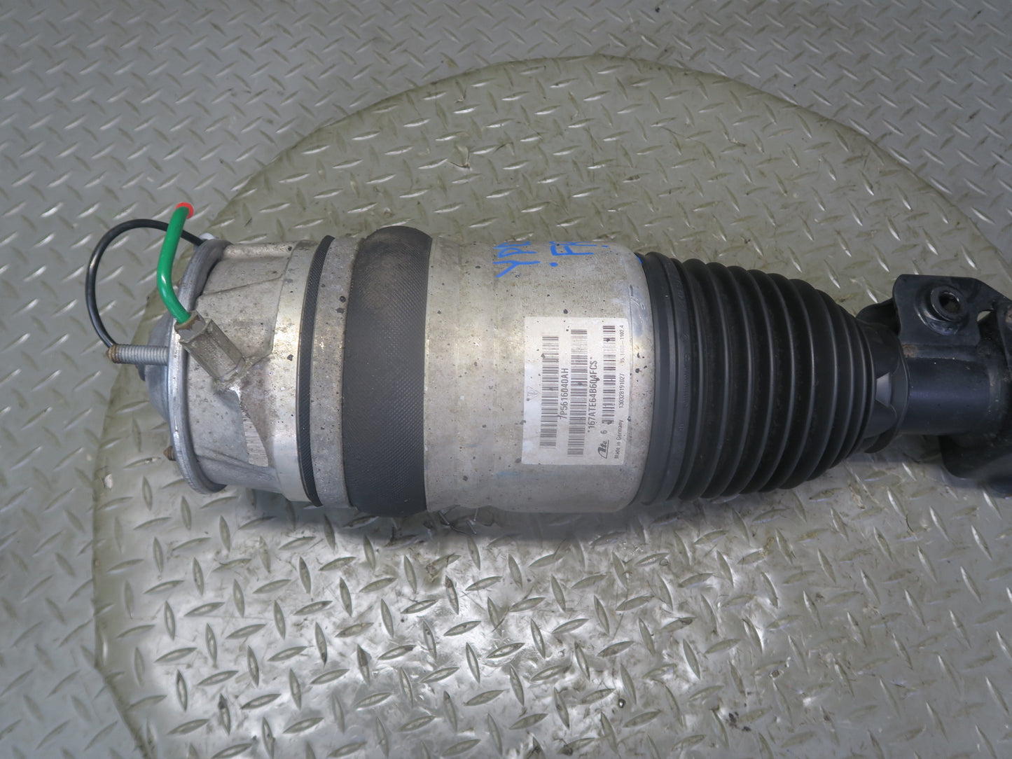 13-14 Porsche Cayenne 958 GTS Front Right Air Shock Strut Absorber 7P5616040AH